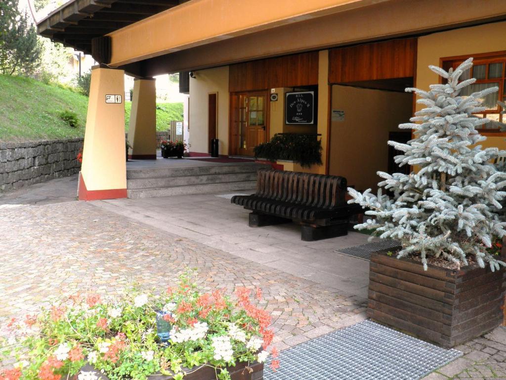 R.T.A. Hotel Des Alpes 2 Мадонна-ди-Кампильо Экстерьер фото