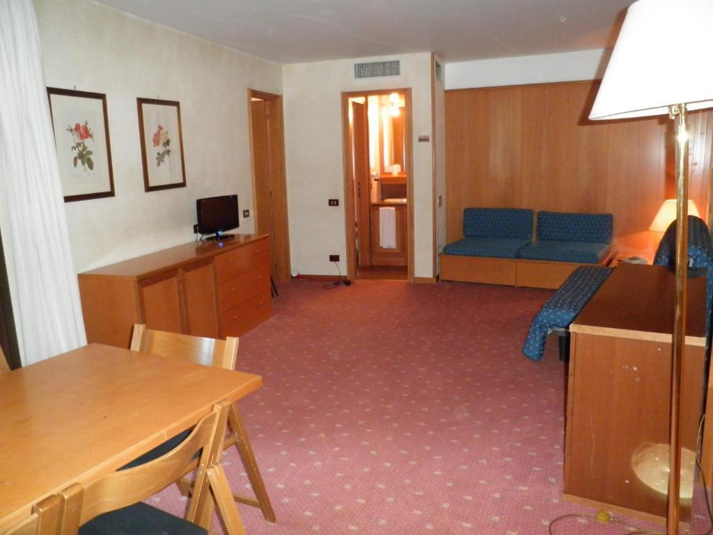 R.T.A. Hotel Des Alpes 2 Мадонна-ди-Кампильо Номер фото