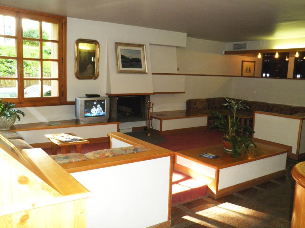 R.T.A. Hotel Des Alpes 2 Мадонна-ди-Кампильо Экстерьер фото