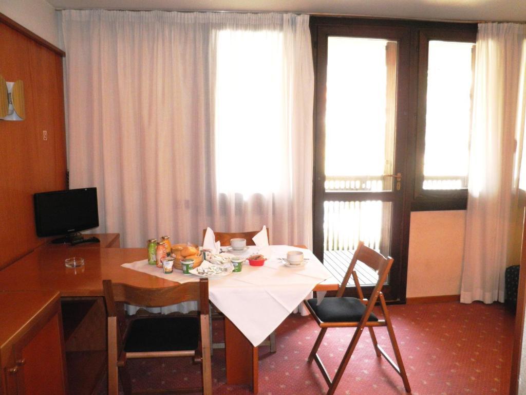 R.T.A. Hotel Des Alpes 2 Мадонна-ди-Кампильо Номер фото