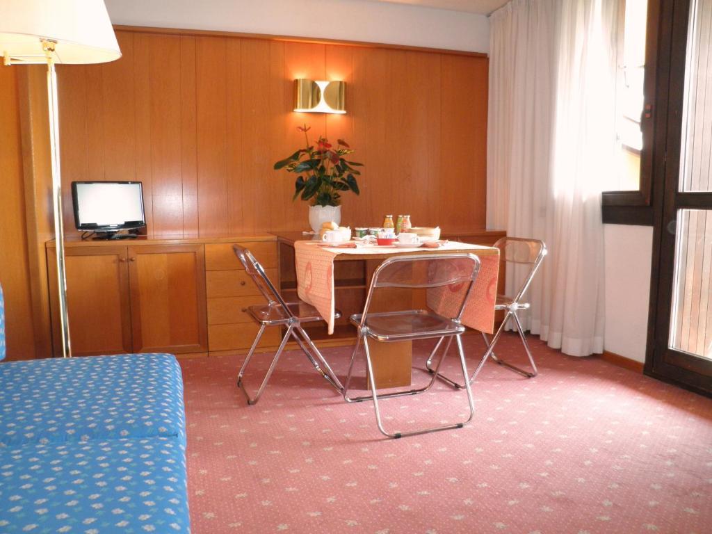 R.T.A. Hotel Des Alpes 2 Мадонна-ди-Кампильо Номер фото