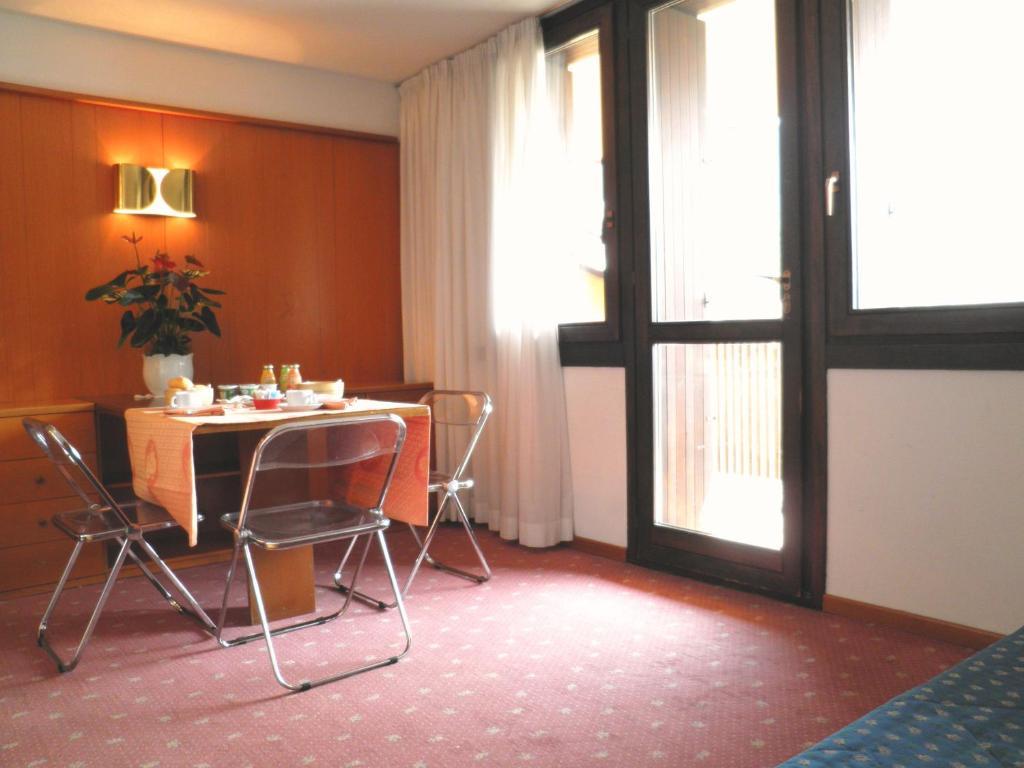 R.T.A. Hotel Des Alpes 2 Мадонна-ди-Кампильо Номер фото