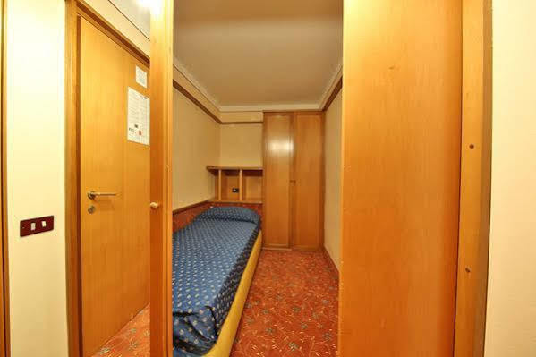R.T.A. Hotel Des Alpes 2 Мадонна-ди-Кампильо Экстерьер фото